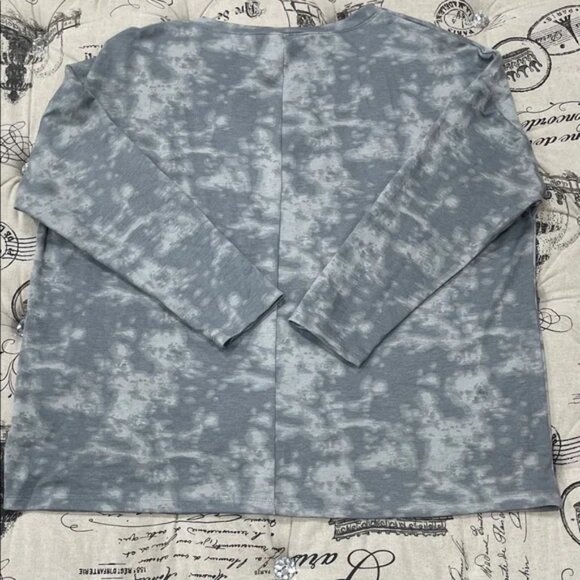 SUPPLY & DEMAND  Gray Tie-Dye Long Sleeve Top - Picture 8 of 9
